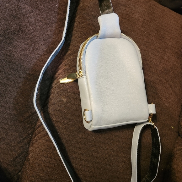 Light gray crossbody new never used - Picture 5 of 5